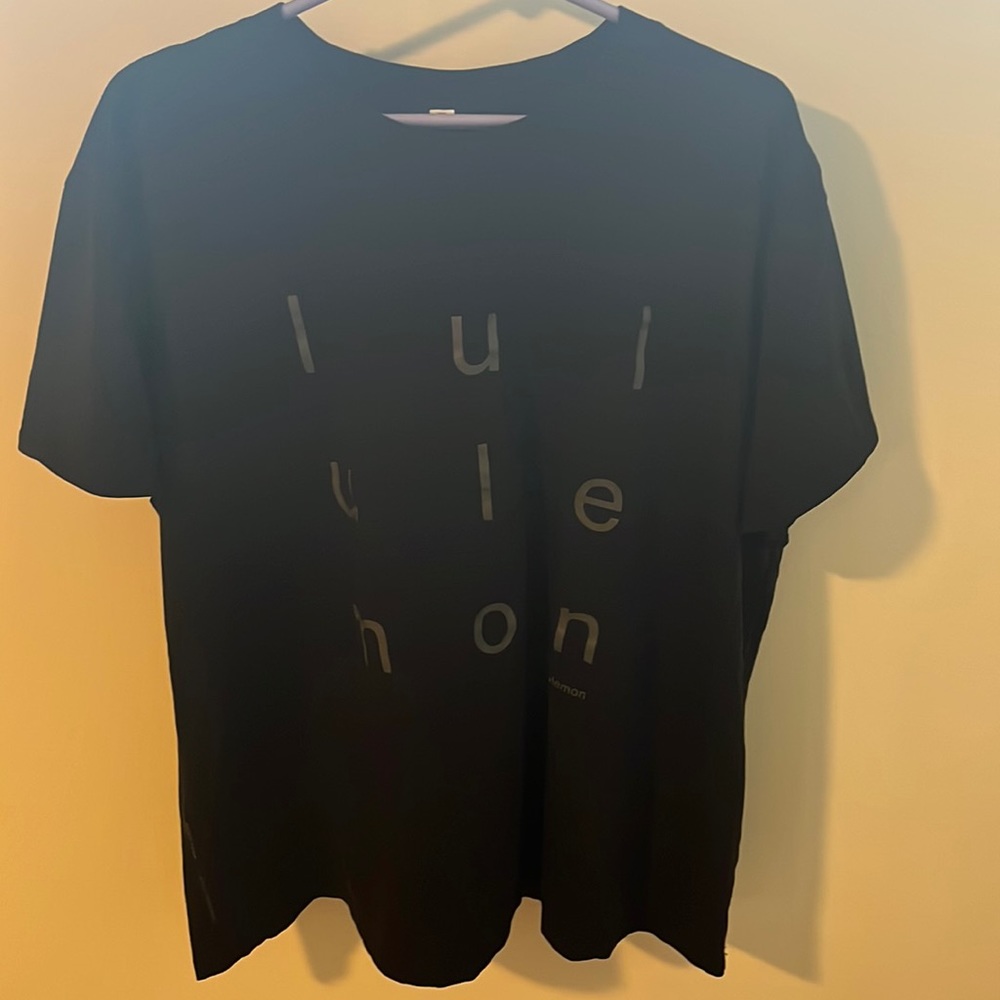 Lululemon workout shirt